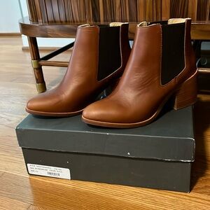 Nisolo Heeled Chelsea Boot Brandy Size 6.5